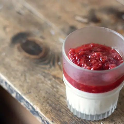 Panna cotta z pistacjami